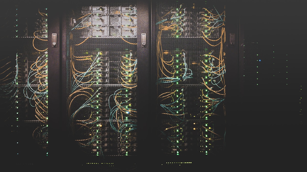 GPU cluster training environment with luminous monitors